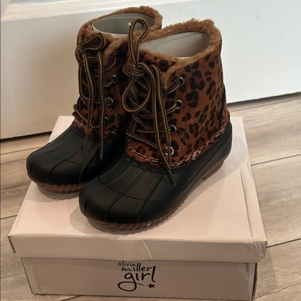 Olivia Miller Girl! Girls leopard print snow rain faux fur lined boots size 12